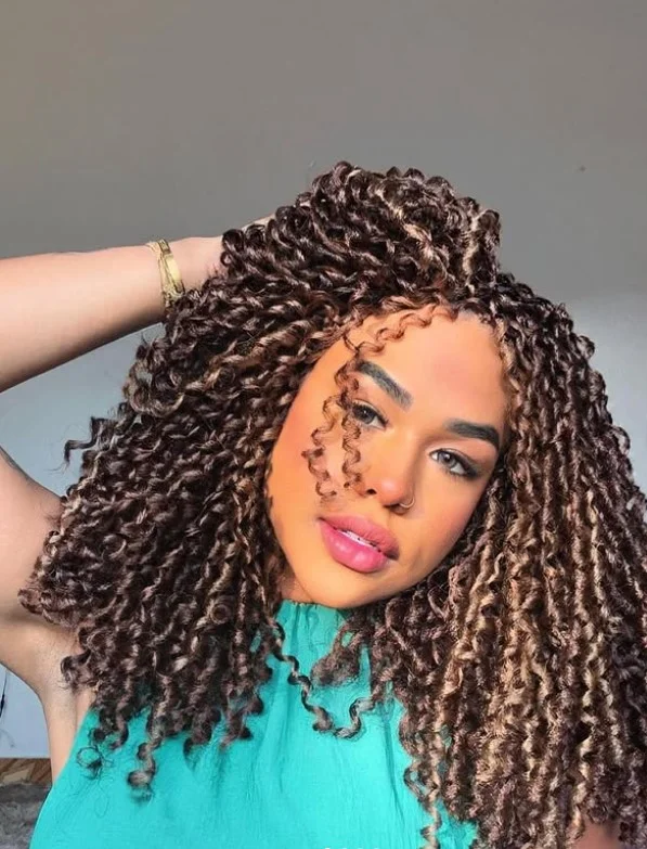 Boho crochet braids with mixed curl patterns and carefree texture