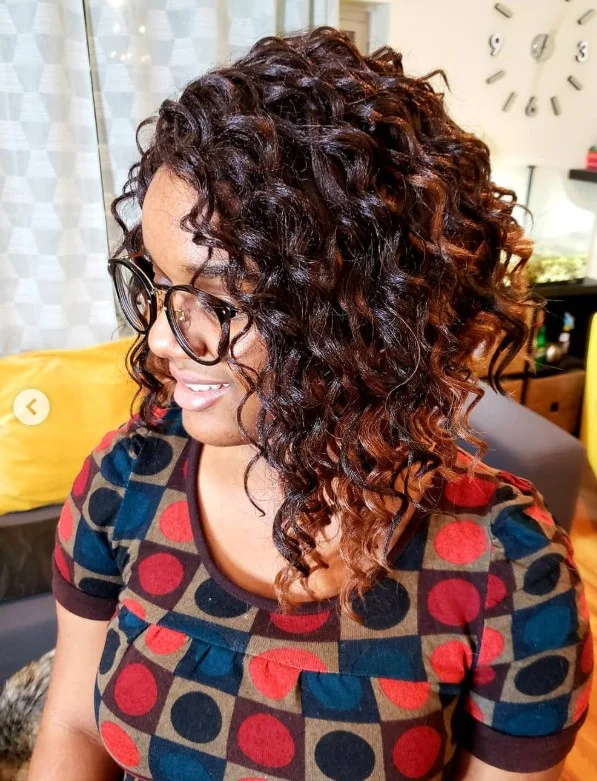 Wavy bob crochet braids with loose, beachy waves.