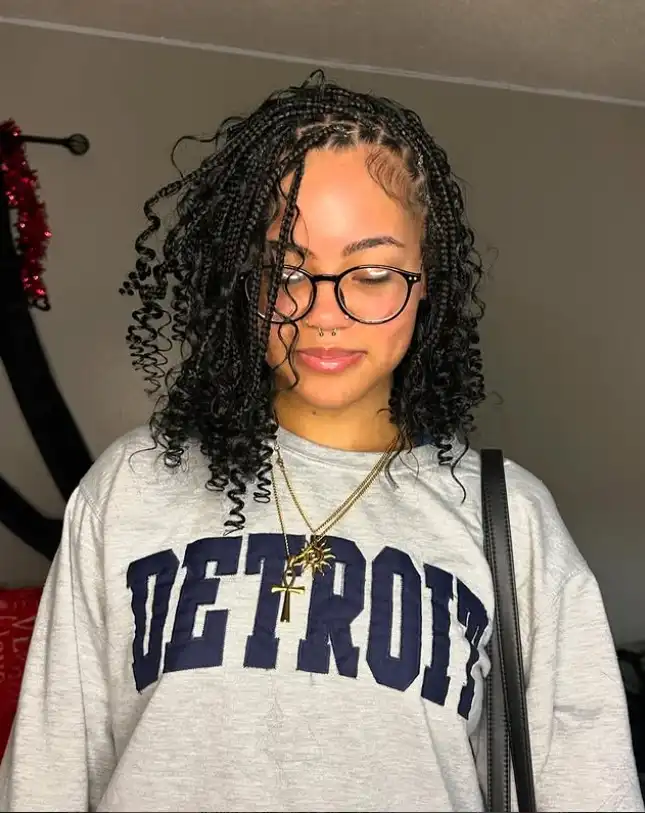 Natural looking knotless bob braids hairstyle 2026 with lightweight braids creating a smooth and comfortable protective braided bob.