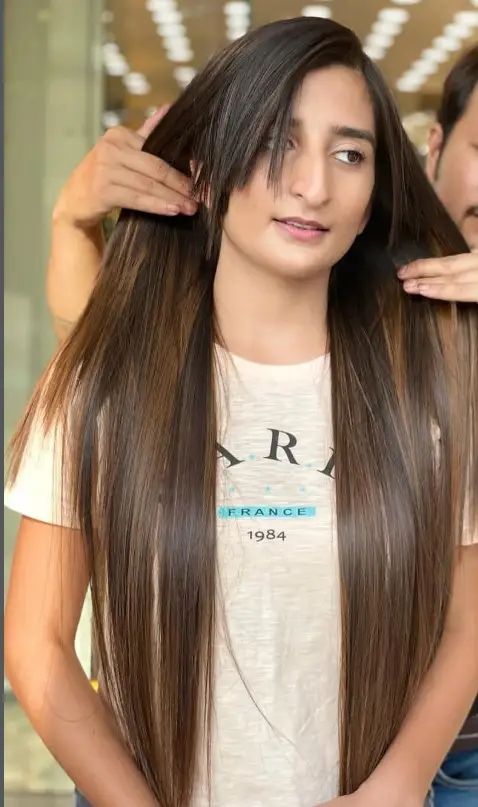 Long straight hairstyle with side bangs for round face elongated look