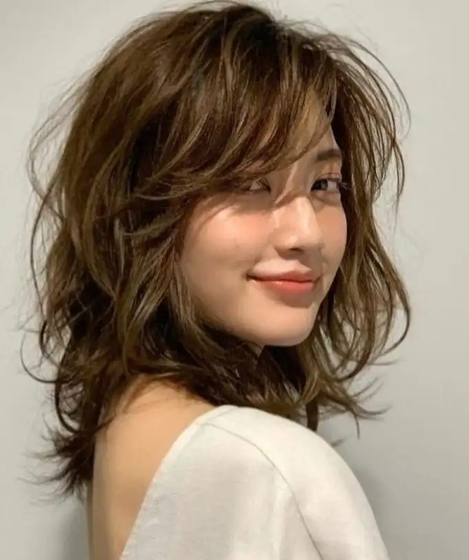 Messy shoulder length layered hairstyle with side fringe casual look