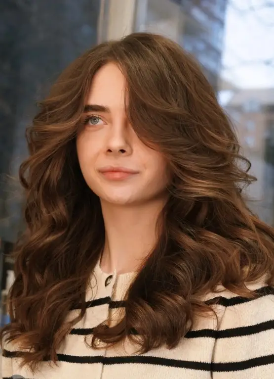 Tousled hairstyle with side swept bangs for round face relaxed style