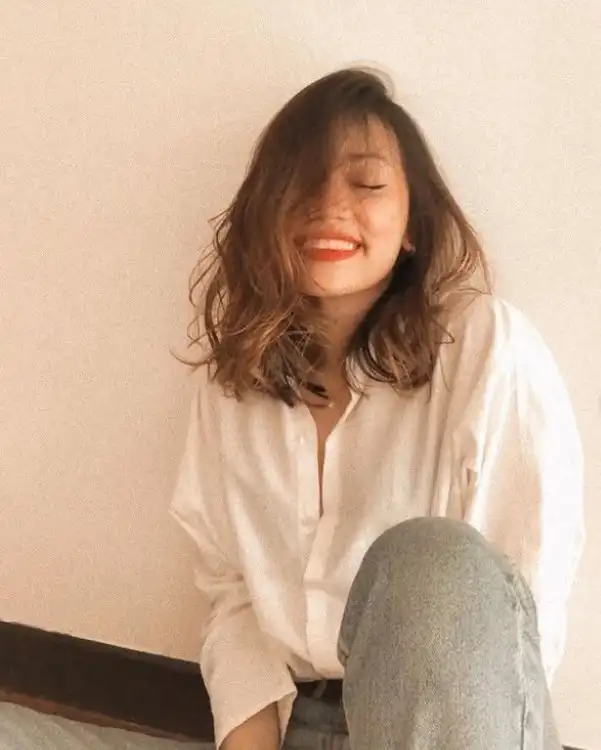 Tousled shoulder length layered hairstyle with side fringe relaxed look