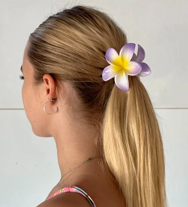 claw clip cute beach hairstyle quick easy style