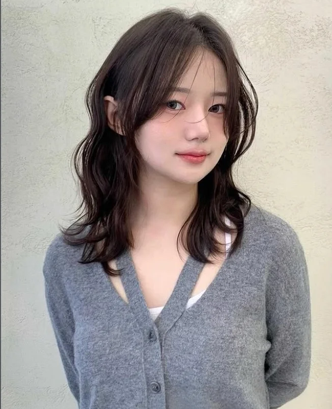 Face framing wispy curtain bangs flattering soft everyday hairstyle