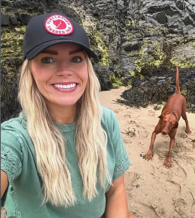 open long hair with hat beach style