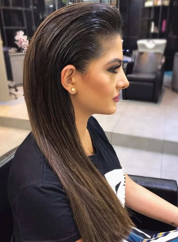 sleek wet look hairstyle for long hair beach style