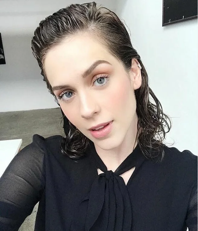 sleek wet look short hair beach hairstyle modern style