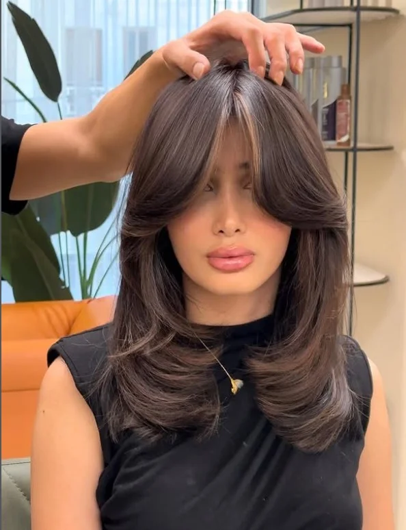 U cut long layered hairstyle with curtain bangs flowing shape