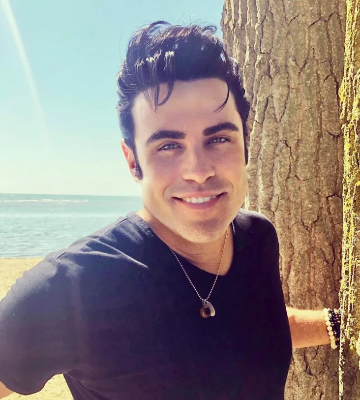 messy pompadour beach hairstyle for men stylish look