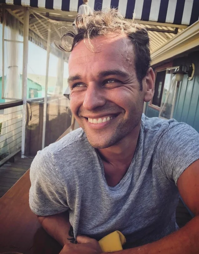 natural saltwater curls hairstyle for men