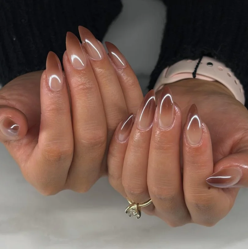 brown and beige ombre almond nails warm neutral look