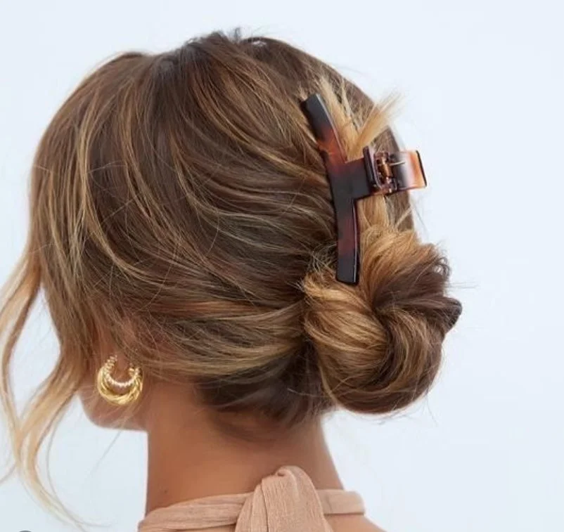 claw clip twist medium hair beach hairstyle easy style
