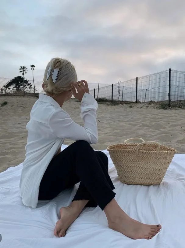claw clip twist short beach hairstyle easy style
