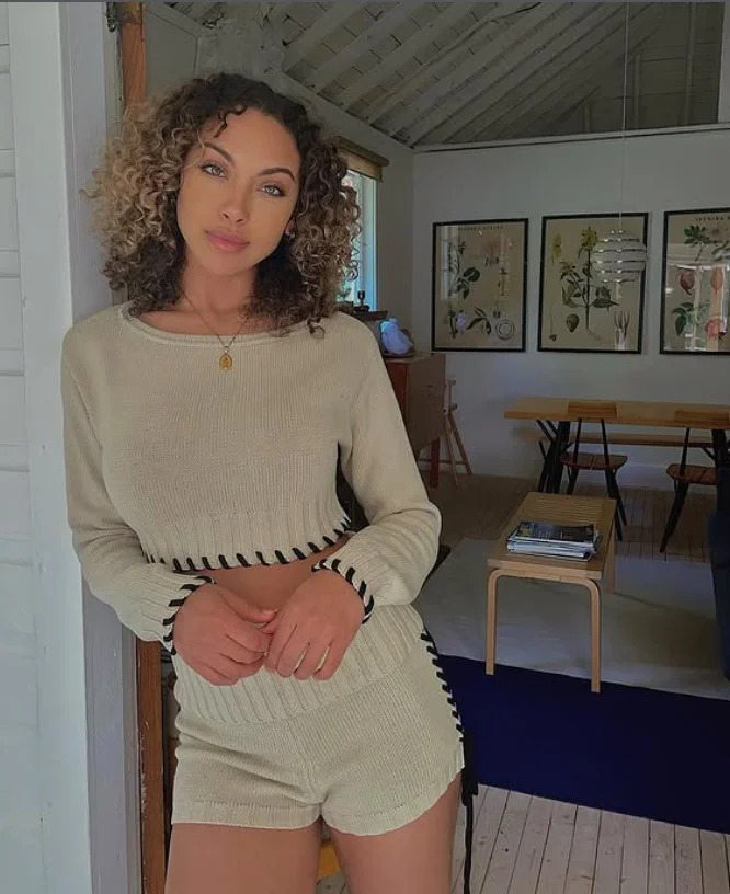 curly beach bob cute short hairstyle natural curls