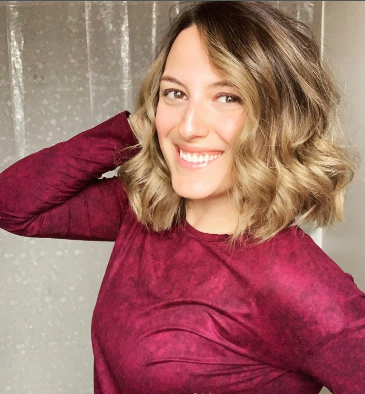 messy beach waves cute short hair beach hairstyle