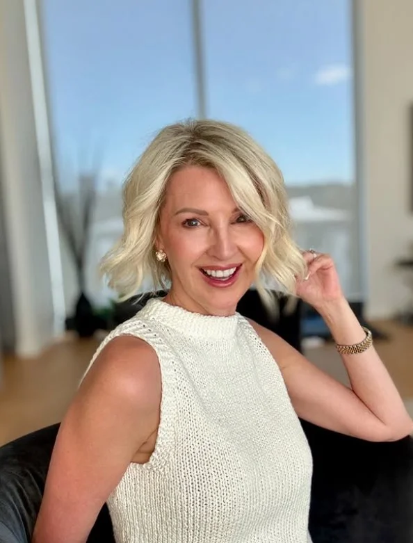 side parted bob cute short beach hairstyle volume style