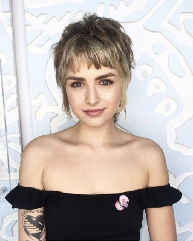 textured pixie short hair beach hairstyle modern look
