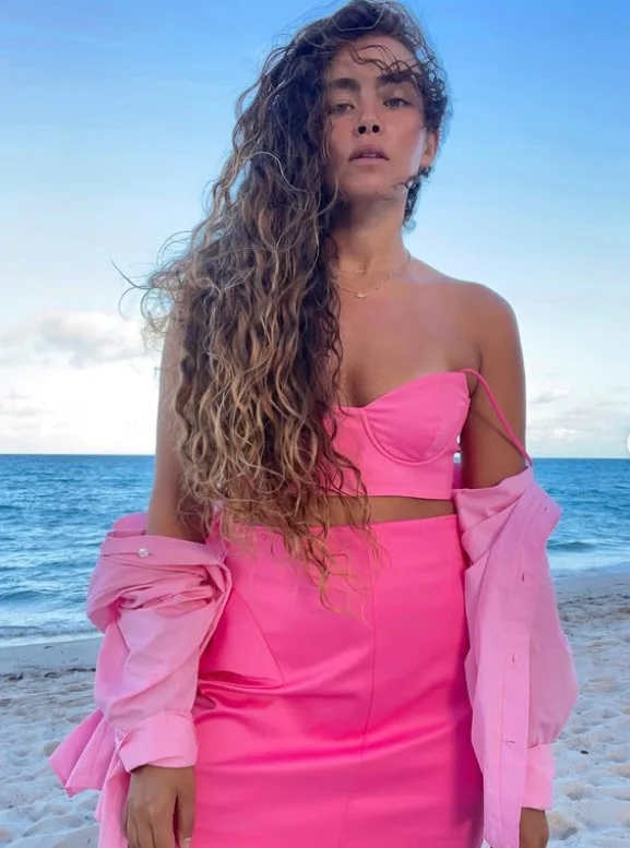 long romantic curly beach hairstyle with soft waves