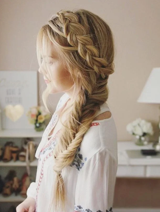 boho side braid hairstyle for long beach hair with relaxed texture