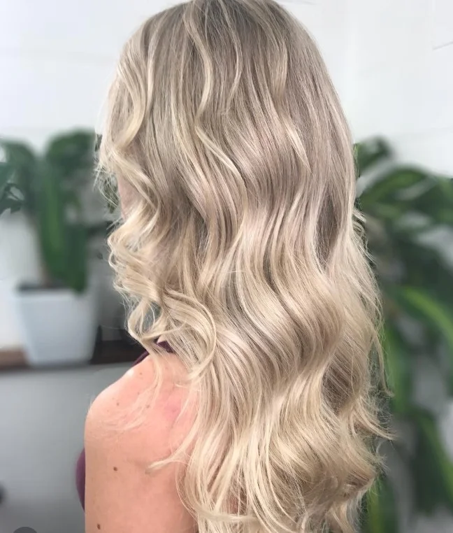 long mermaid waves hairstyle for beach vacations and summer hair inspiration