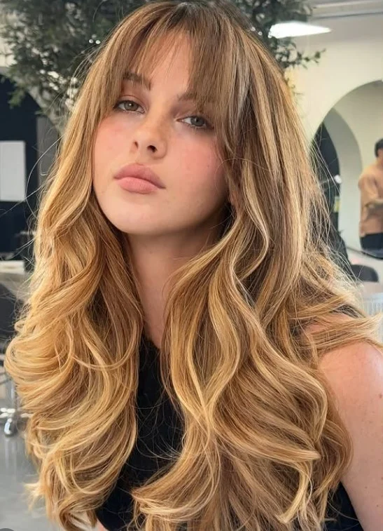 curtain bangs with beach waves hairstyle for trendy layered hair