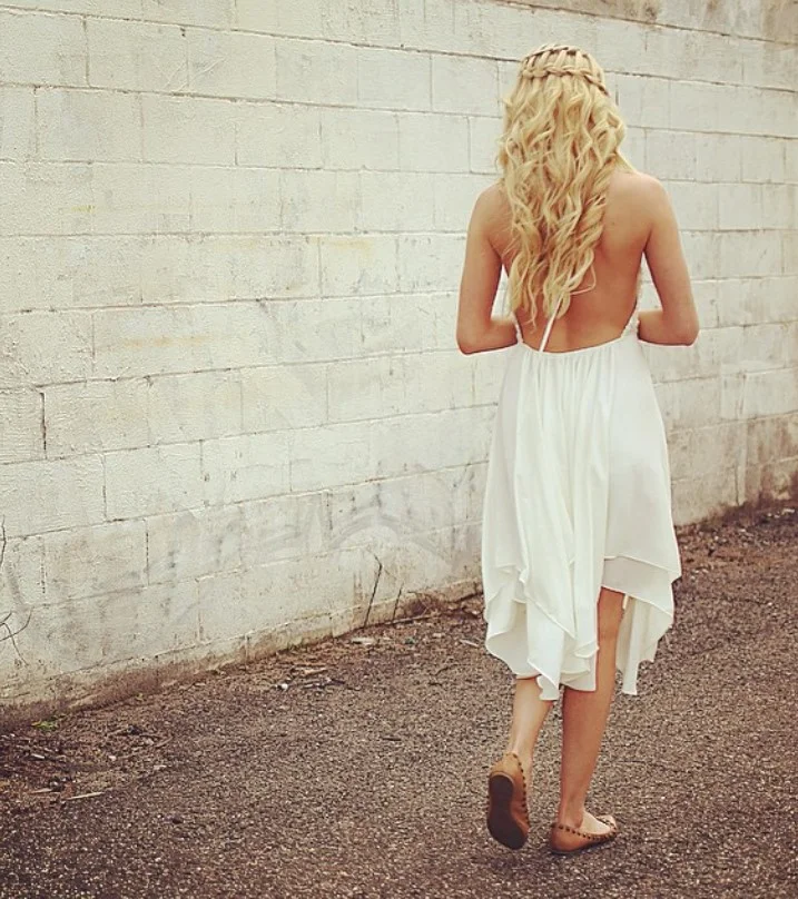 golden hour beach waves hairstyle perfect for outdoor wedding photography