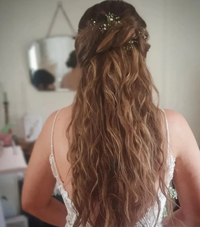 timeless beach waves hairstyle for classic bridal wedding elegance