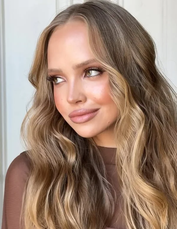 golden blonde beach waves hairstyle with dimensional highlights