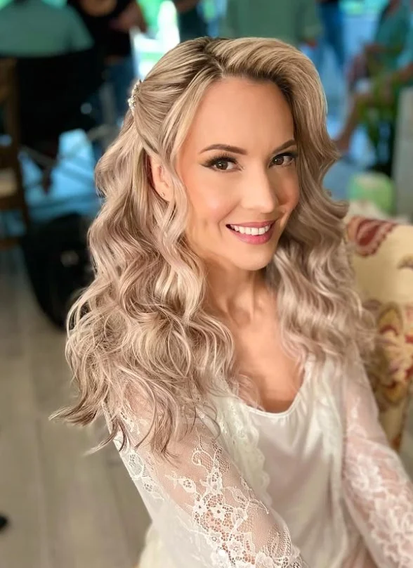soft blonde beach waves hairstyle with natural summer texture