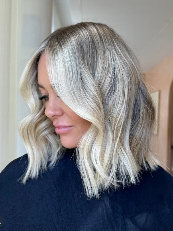 ombre beach waves hairstyle for medium hair with blended color