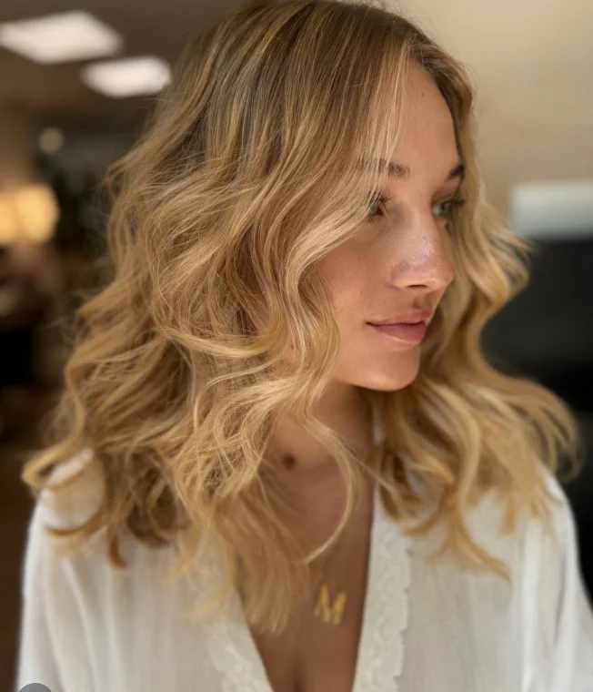 sun kissed balayage beach waves hairstyle for medium hair inspiration