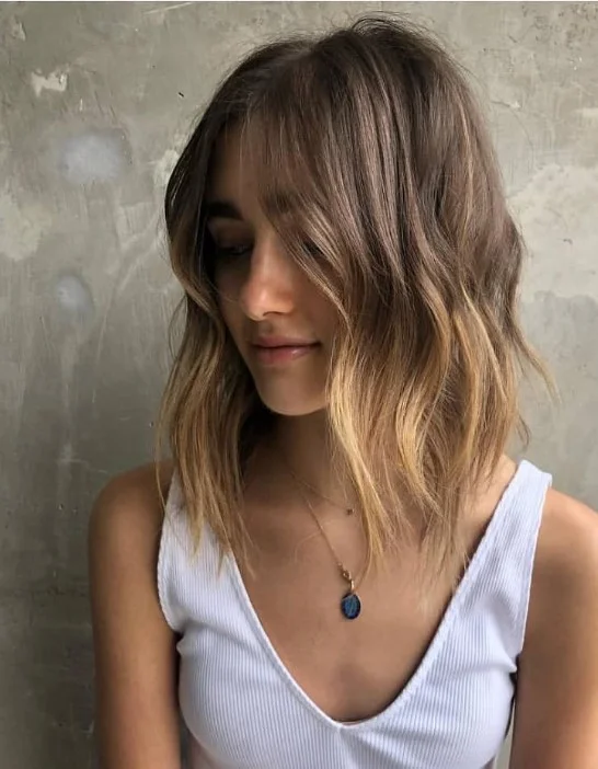beachy lob hairstyle with soft waves for wedding guests