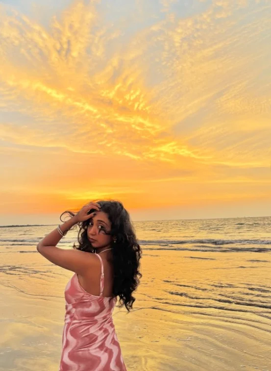 glamorous sunset inspired waves hairstyle for beach wedding