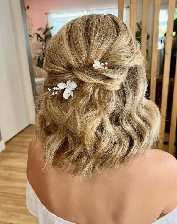 textured shoulder length waves hairstyle for beach wedding guest