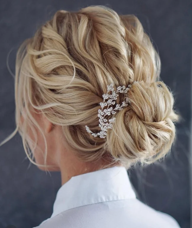 twisted coastal knot hairstyle for outdoor wedding guest