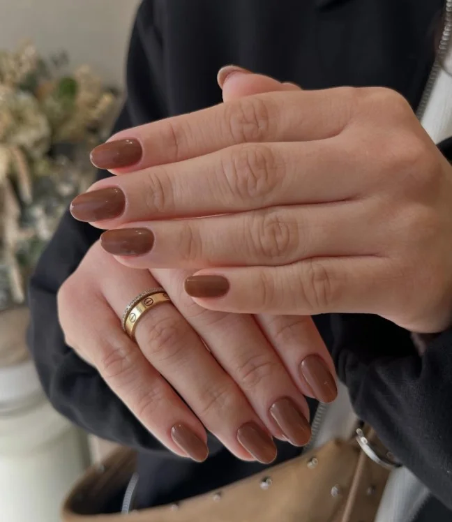 Coffee brown short almond nails everyday simple stylish manicure look