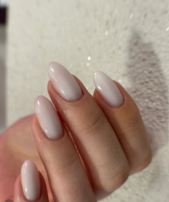 Ivory elegant classy almond nail designs with creamy neutral manicure finish