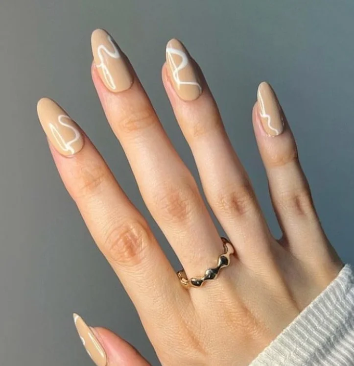 Minimalist line art elegant classy almond nail designs with modern details