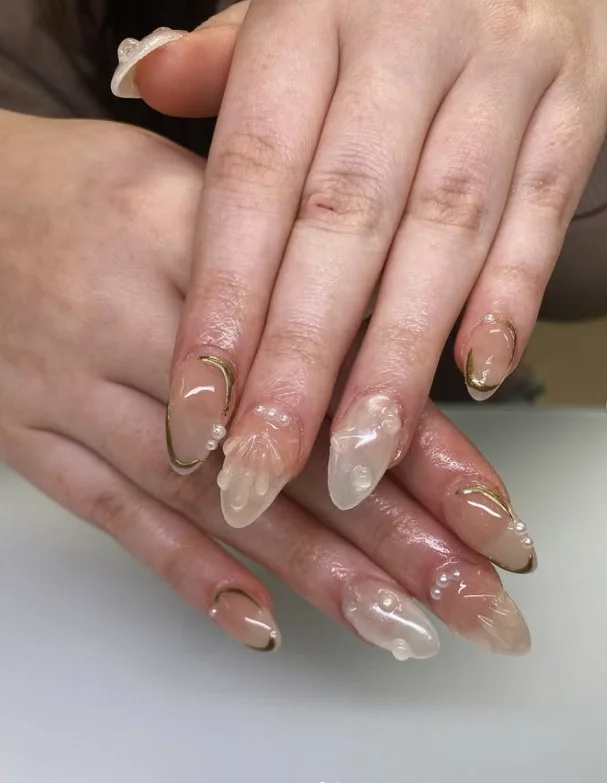 Mermaid-inspired summer 3D nail designs featuring pearls, shells, and chrome finish.
