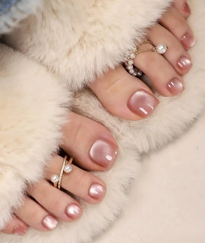 Cat eye toe nail designs featuring magnetic shimmer with a rich velvet finish.