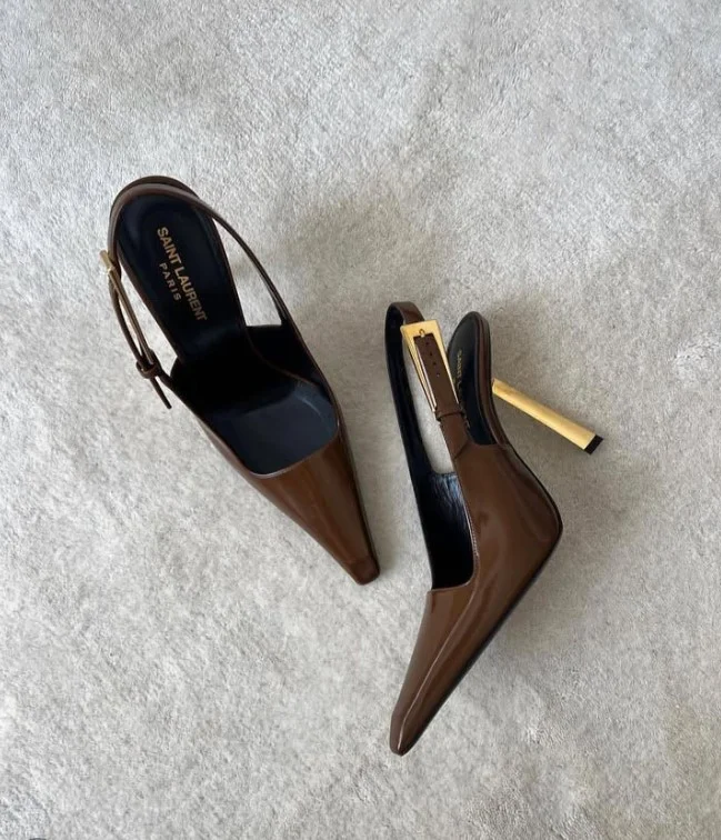 Dark red dress paired with chocolate brown leather heels for a warm and refined seasonal outfit.