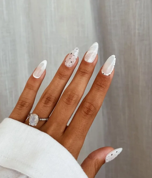 Cute Christmas nail designs with a glazed donut chrome finish and soft pearly winter shine.