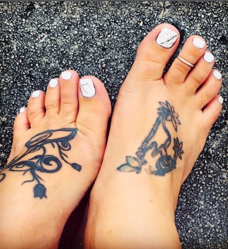 Marble toe nail designs featuring delicate stone-inspired veining on elegant neutral polish.