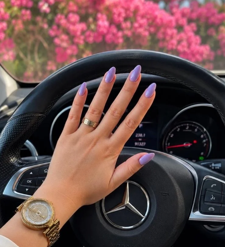 Soft lilac manicure paired with a purple dress for an elegant style.