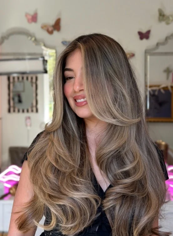 Beige blonde hair with neutral tones styled for a balanced red-toned complexion.