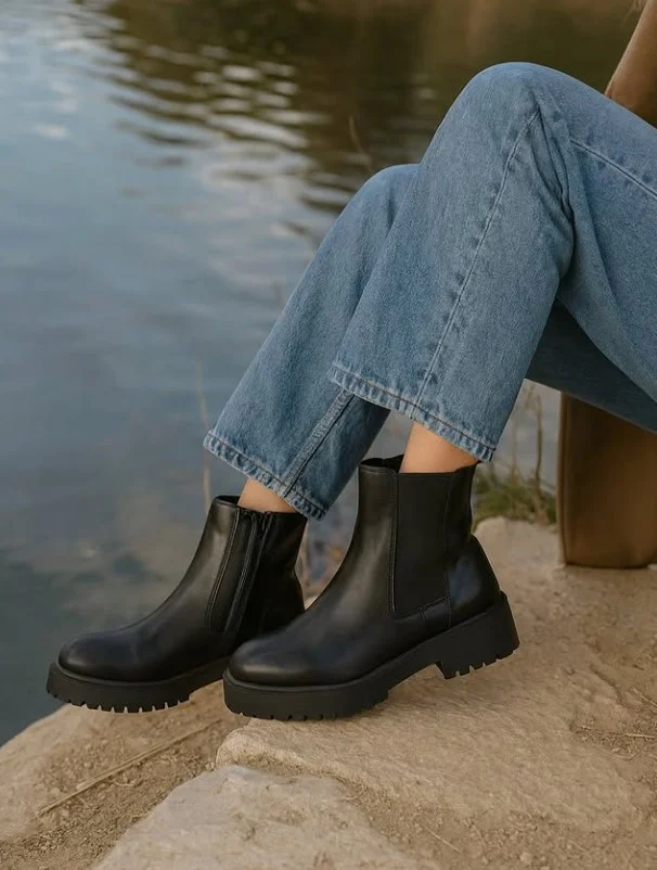 Wide leg jeans paired with Chelsea boots for a winter outfit.