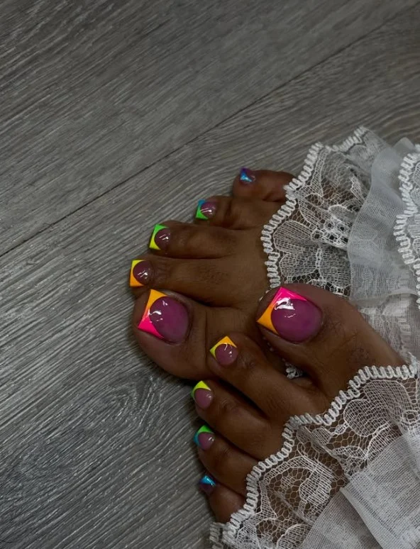Colorful French tips in multiple shades