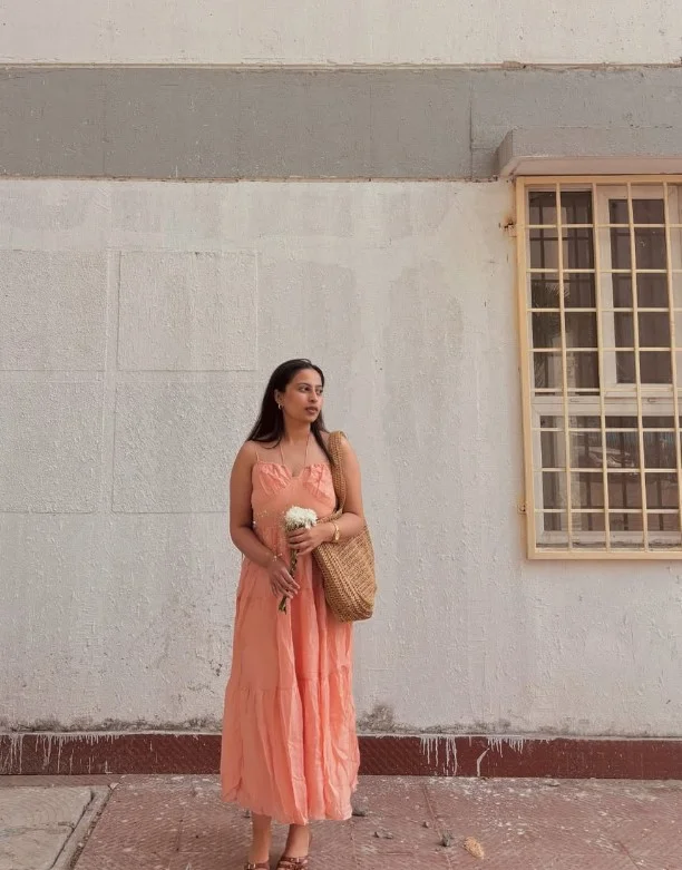 Peach outfit complementing warm skin with a soft fresh and feminine finish