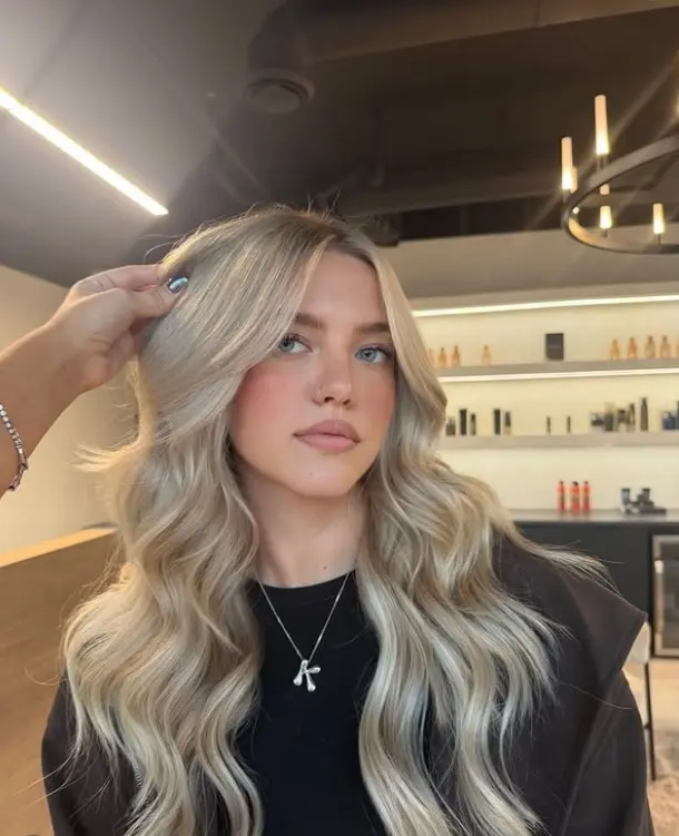 Pearl blonde hair with pale blonde color and subtle silvery tones for a soft luminous finish